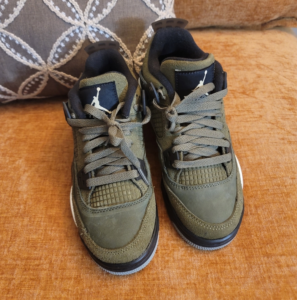 Kids Jordan 4 Retro Olive Green Sneakers